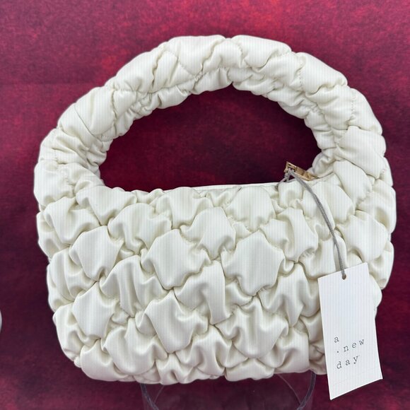 A NEW DAY BUBBLE QUILTED CLITCH HANDBAG, CREAM, SINGLE HANDLE, ZIP CLOSURE - Picture 3 of 9